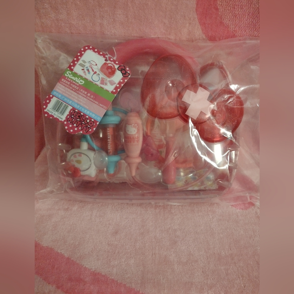 EXCLUSIVE - Hello Kitty Officially Licensed Doctor/Nurse Playset - Picture 3 of 10